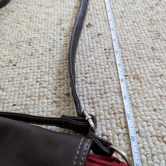 Roots bag shoulder/ cross body in burgundy and brown (donated) - Picture 5 of 6